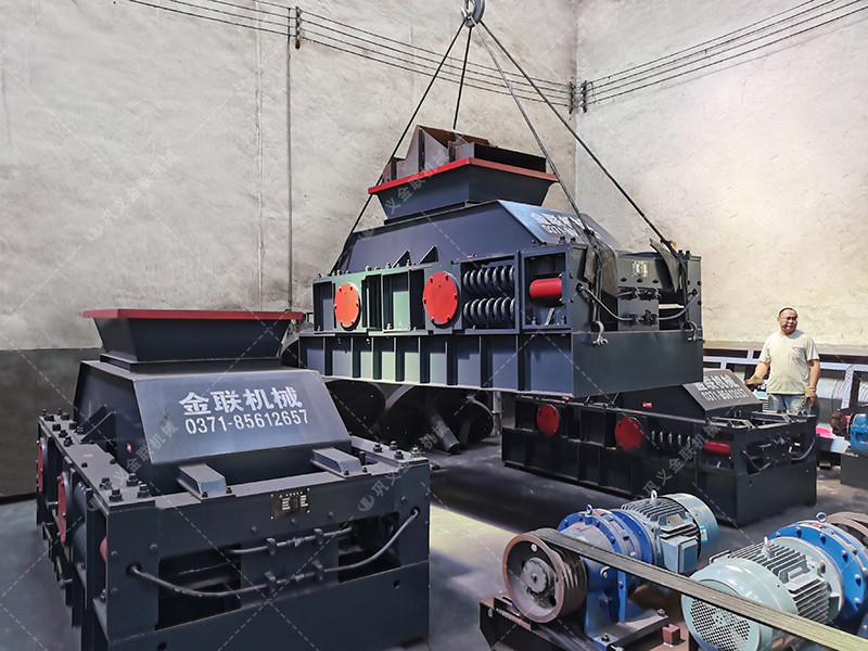 2PG1200x800型半自動液壓對輥破碎機(jī)發(fā)貨圖片