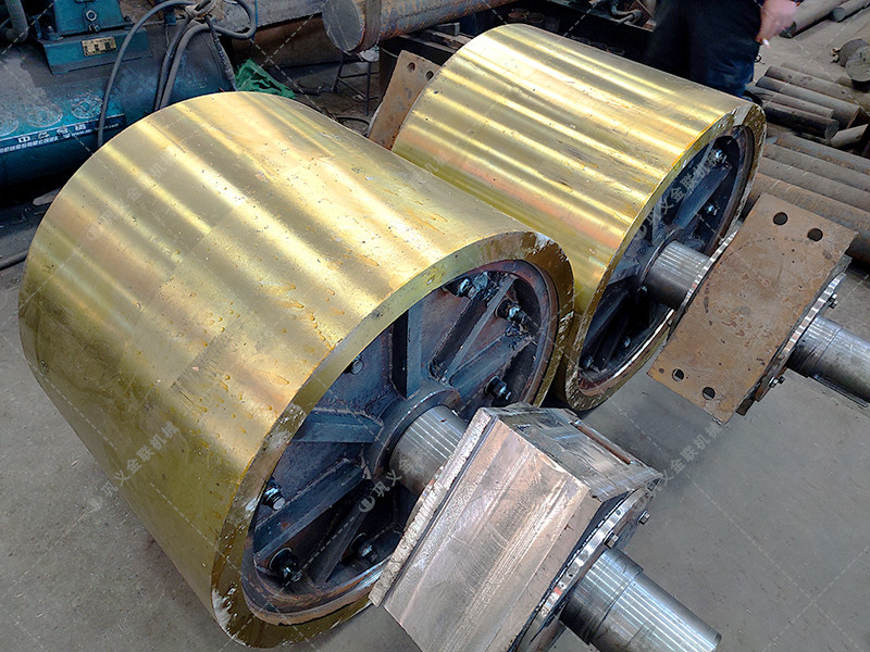 GS800X800對輥破碎機(jī)總成發(fā)往安徽阜陽