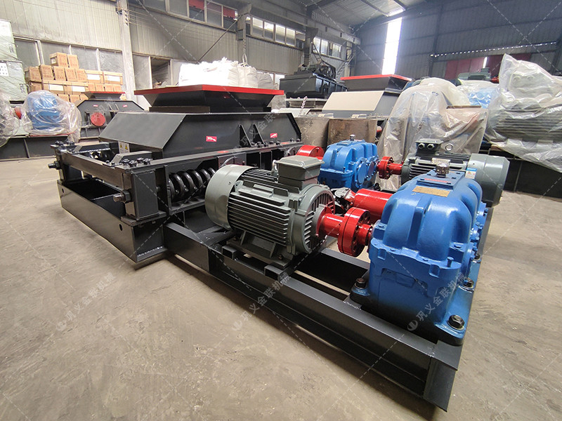 2PGC600X900雙齒輥破碎機發(fā)往青海破鎳礦