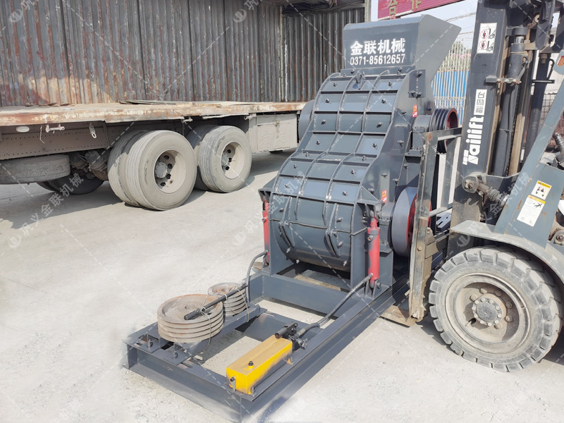 雙級(jí)粉碎機(jī)發(fā)往廣東破碎高嶺土