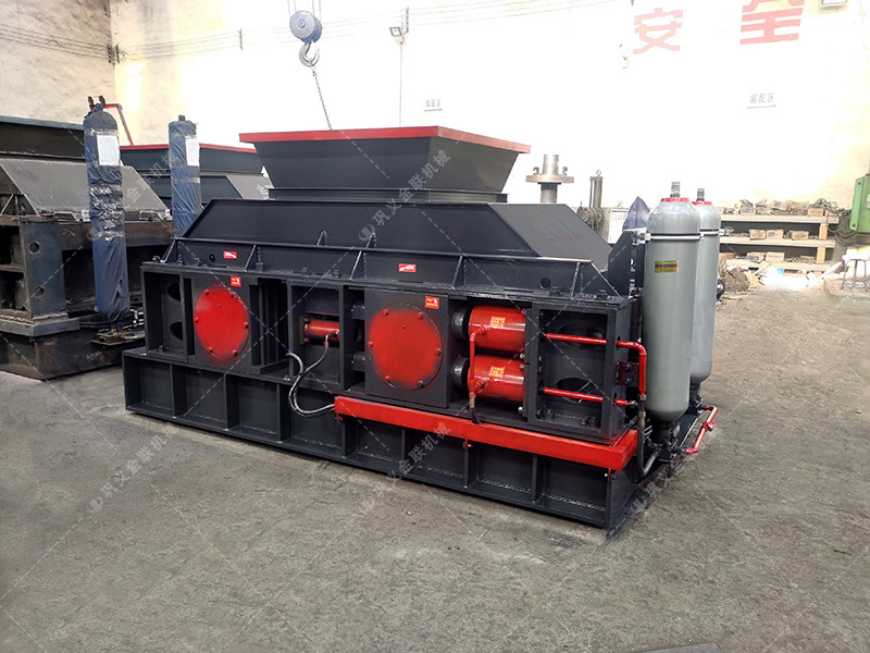 1200x800大型液壓對(duì)輥破碎機(jī)發(fā)貨 發(fā)往湖北