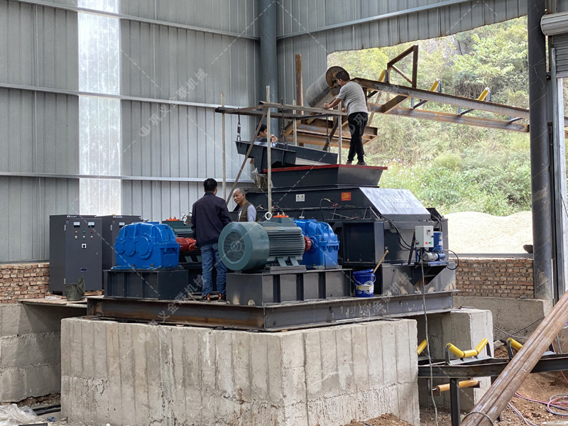 解決對(duì)輥破碎機(jī)運(yùn)轉(zhuǎn)過程中軸承溫度過高的方法 解決對(duì)輥破碎機(jī)運(yùn)轉(zhuǎn)過程中軸承溫度過高的方法