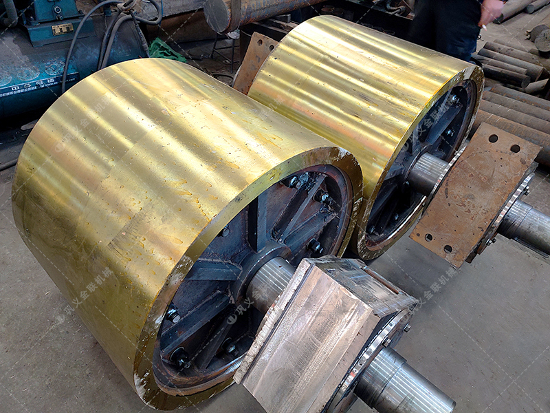 青石制砂難題多？對輥破碎機(jī)如何輕松應(yīng)對？