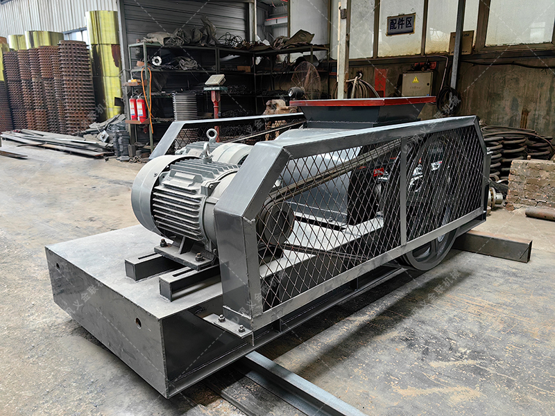 瀝青混合料性能不達標？雙齒輥破碎機助你提升路面質(zhì)量